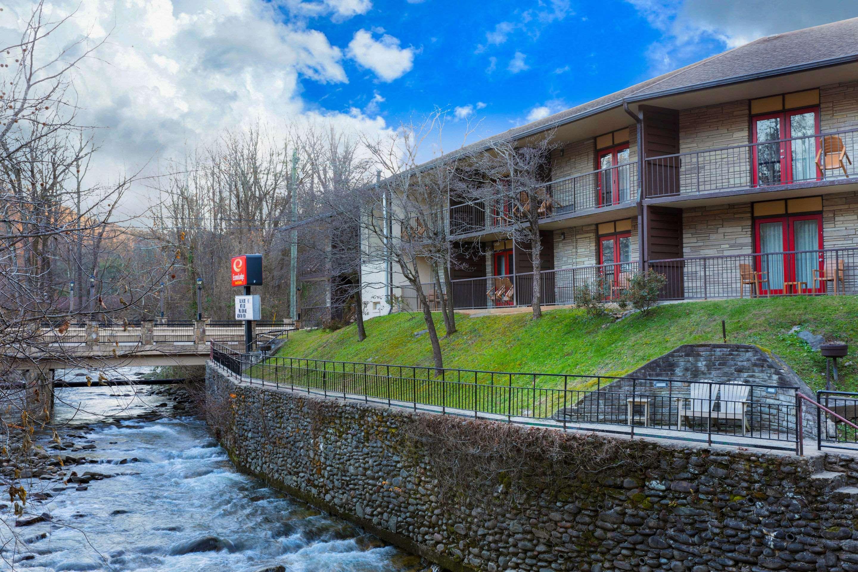 Econo Lodge Inn & Suites On The River Gatlinburg Esterno foto